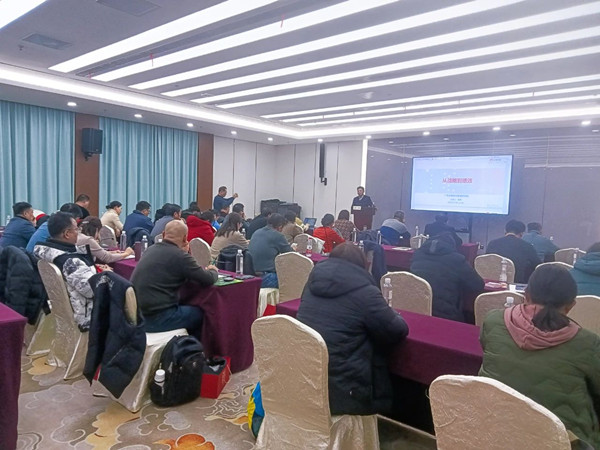 無錫市社區(qū)商會(huì)——勤新商會(huì)攜手正睿咨詢集團(tuán)為企業(yè)家賦能充電！