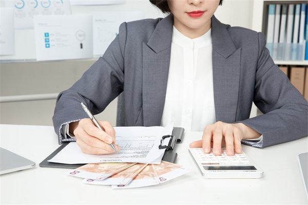 企業(yè)戰(zhàn)略轉(zhuǎn)型的關(guān)鍵成功因素與風(fēng)險規(guī)避策略何在？